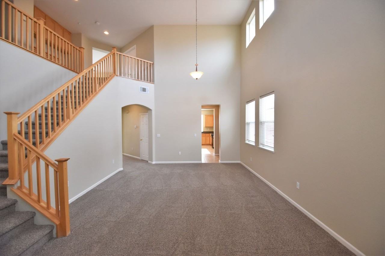 1806 Lowe Dr - Photo 3 of 17