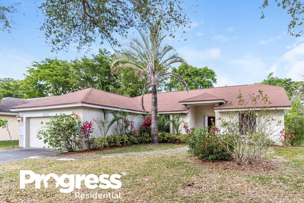 5241 Nw 52nd St - Photo 3 of 16