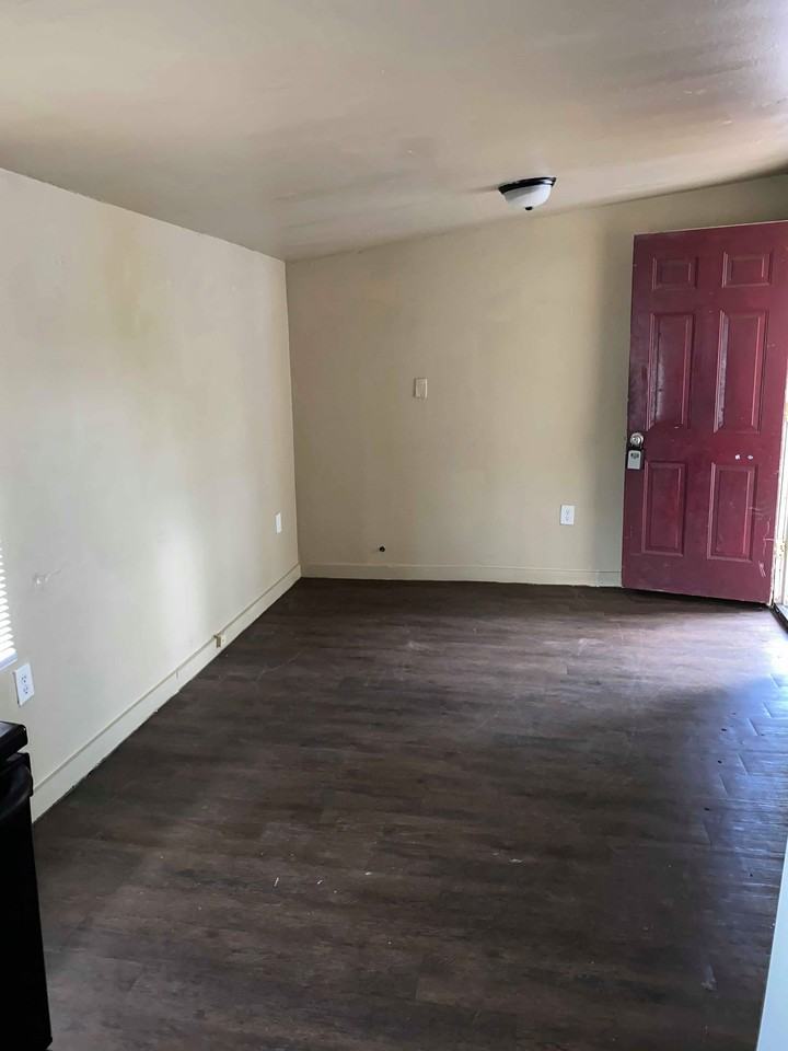 1000 Chihuahua St #B - Photo 2 of 18