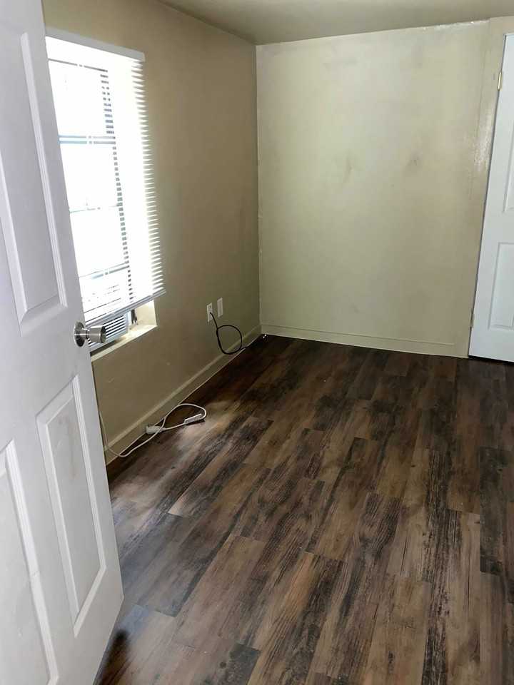 1000 Chihuahua St #B - Photo 5 of 18