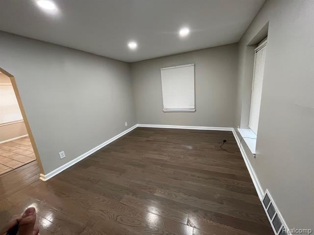 19726 Justine St - Photo 3 of 15