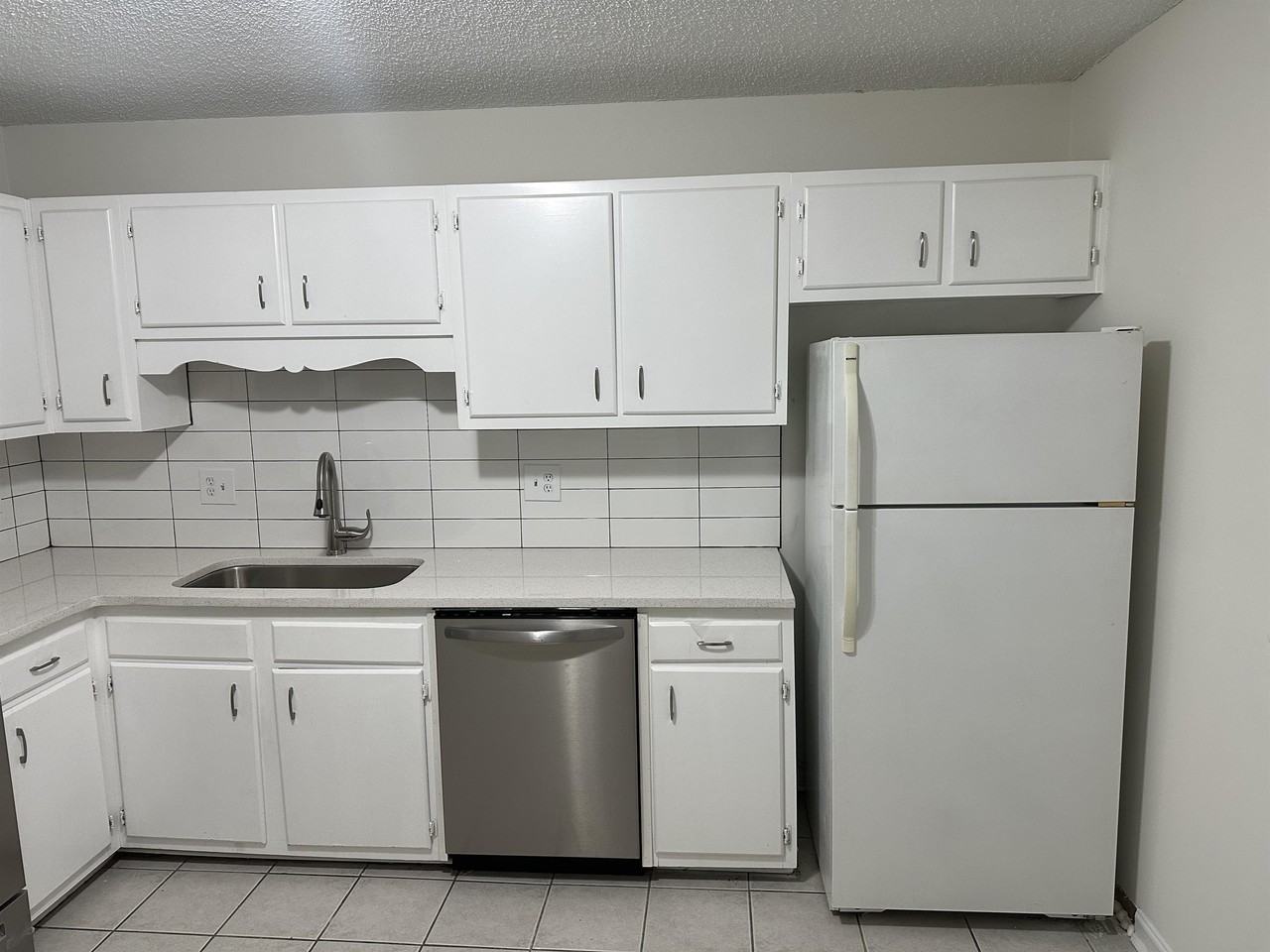 4106 Hawthorne Cir Se #1 - Photo 5 of 34