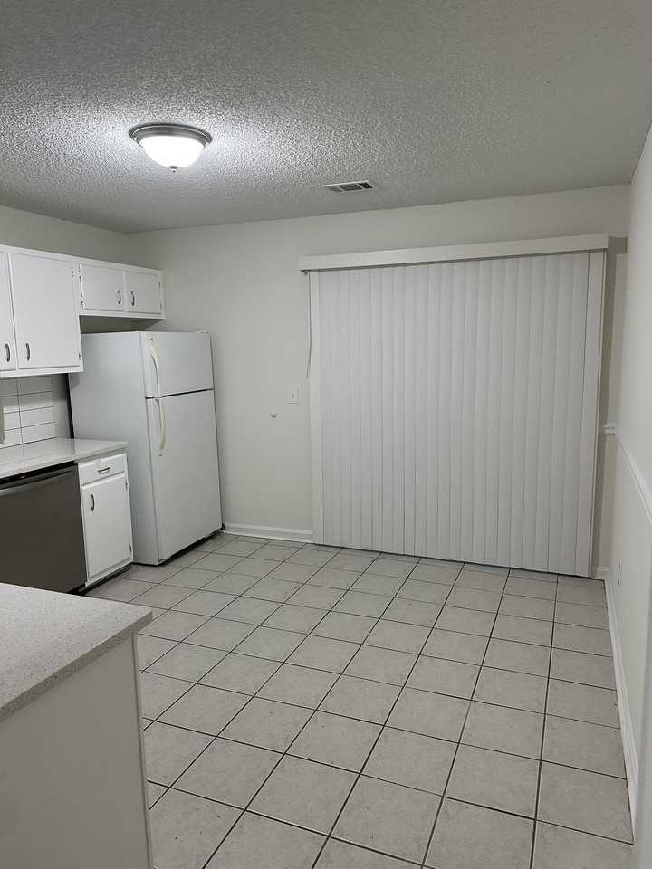 4106 Hawthorne Cir Se #1 - Photo 6 of 34