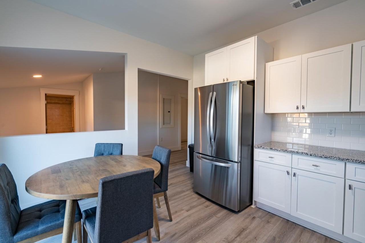 Sleek fully renovated Bankhead home near Blue & Green lines Apartments