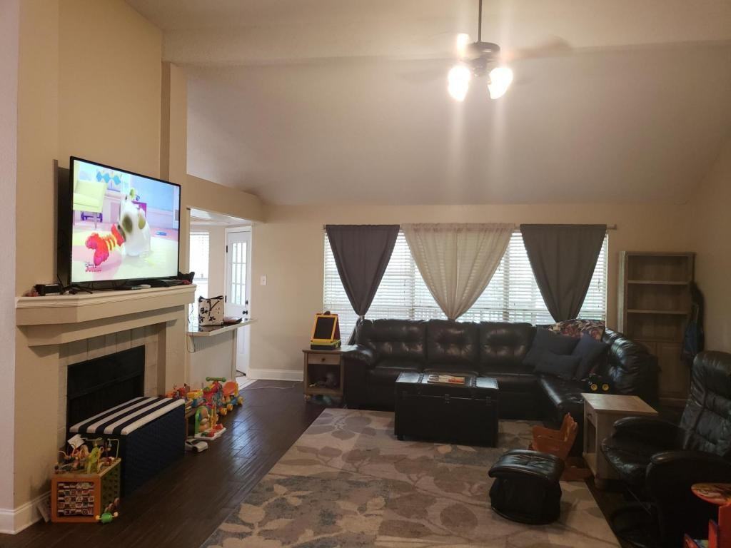 8010 Blackfin Dr - Photo 2 of 14