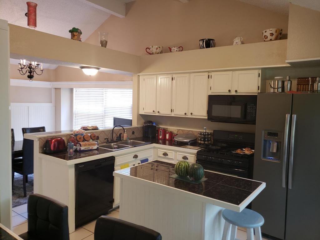 8010 Blackfin Dr - Photo 6 of 14