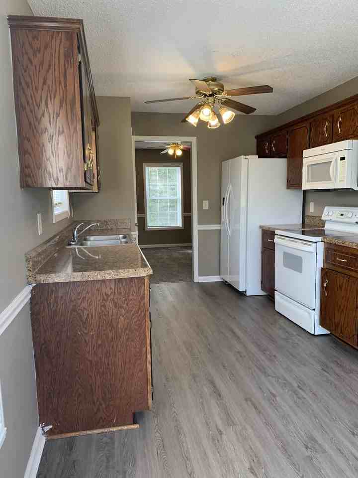 1476 Buchanon Dr - Photo 2 of 9