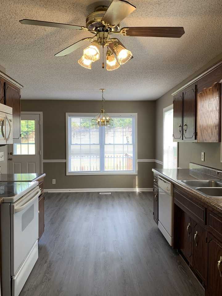 1476 Buchanon Dr - Photo 3 of 9