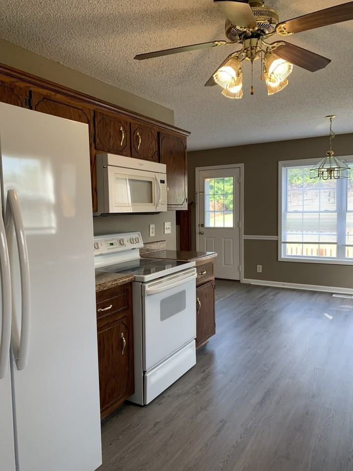 1476 Buchanon Dr - Photo 4 of 9