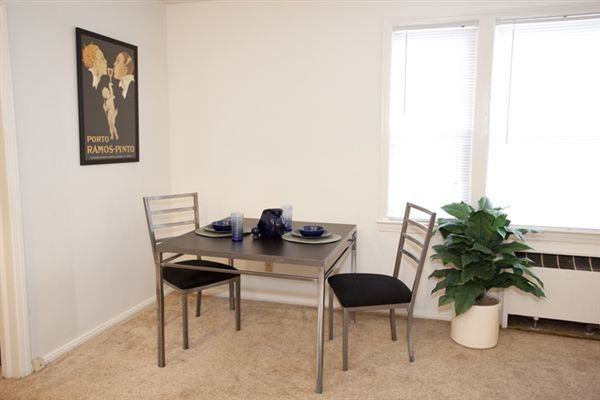 Van Aken Court Apartments - Photo 2 of 4