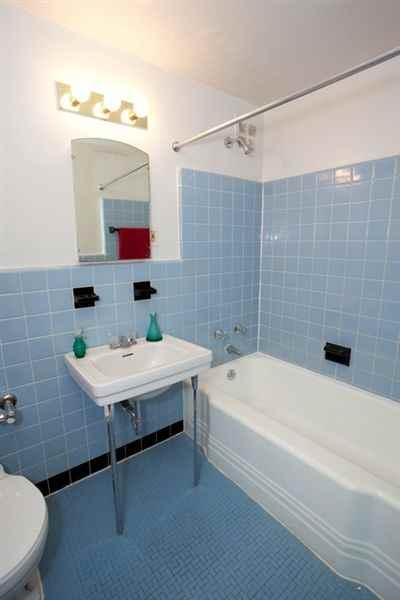 Van Aken Court Apartments - Photo 3 of 4