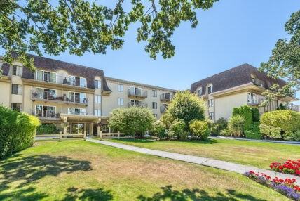 Fernwood Manor Apartments 1575 Fernwood Manor, Victoria, BC V8R 1L2