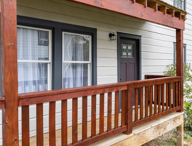 334 N Main St - Photo 4 of 17