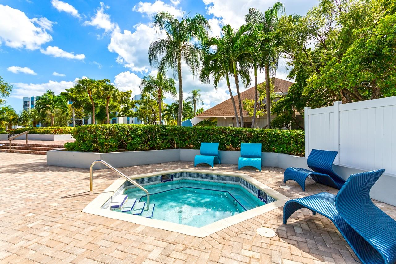 Biscayne - Photo 7 of 37