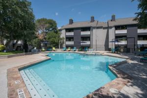 featured image of 11530 Vance Jackson Rd