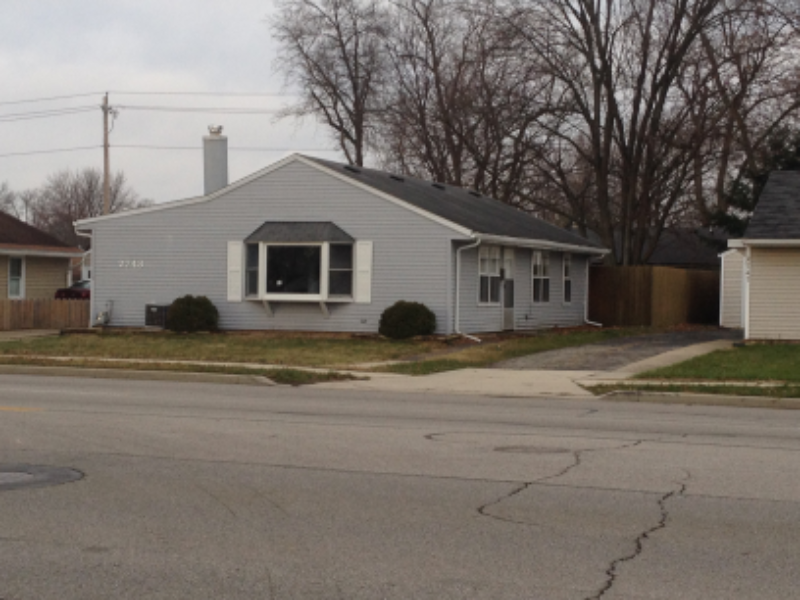 2743 N Main St - Photo 2 of 15