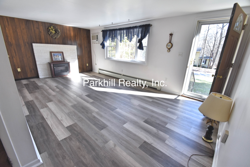 126 Ridge Ct - Photo 3 of 11