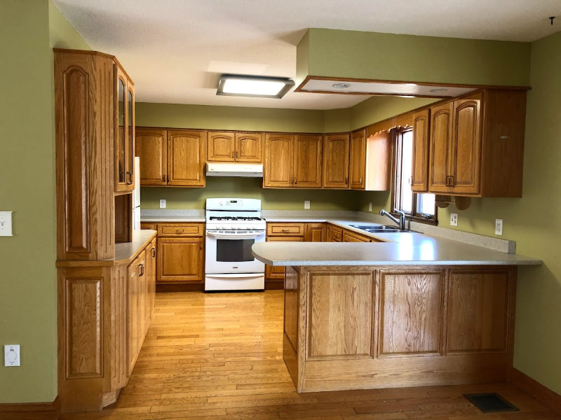 559 Malletts Bay Ave - Photo 6 of 23