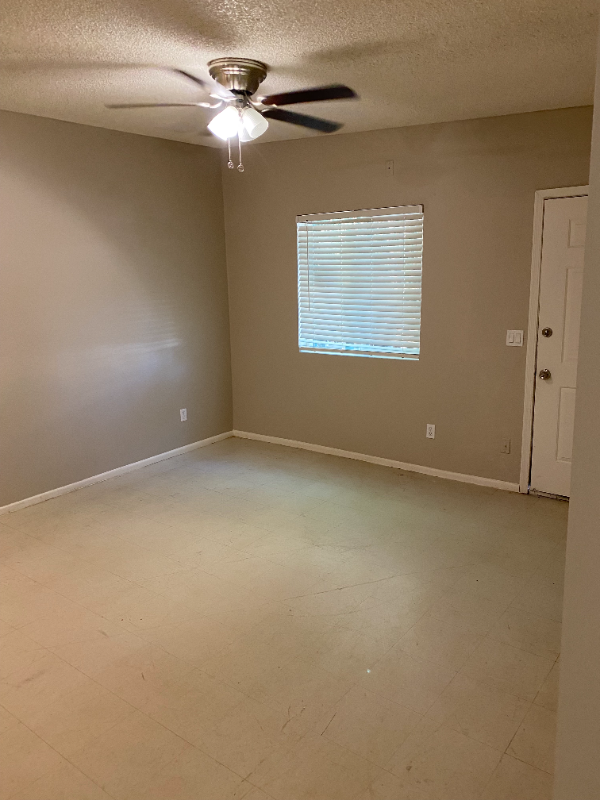 403 E Quail Ave - Photo 3 of 11