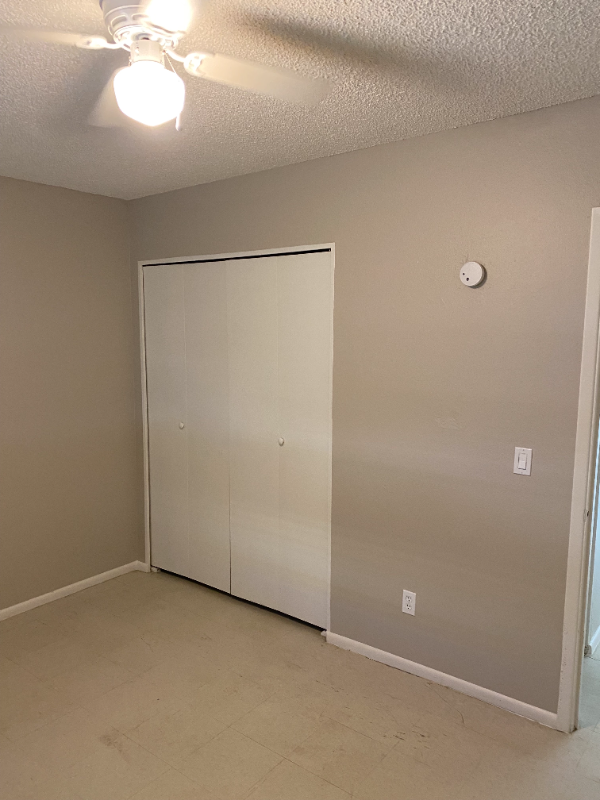 403 E Quail Ave - Photo 4 of 11