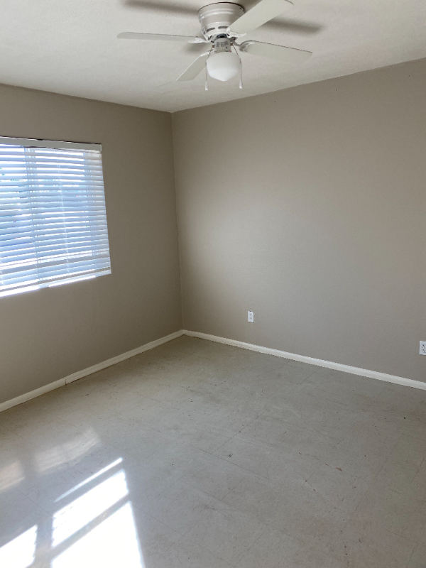 403 E Quail Ave - Photo 5 of 11