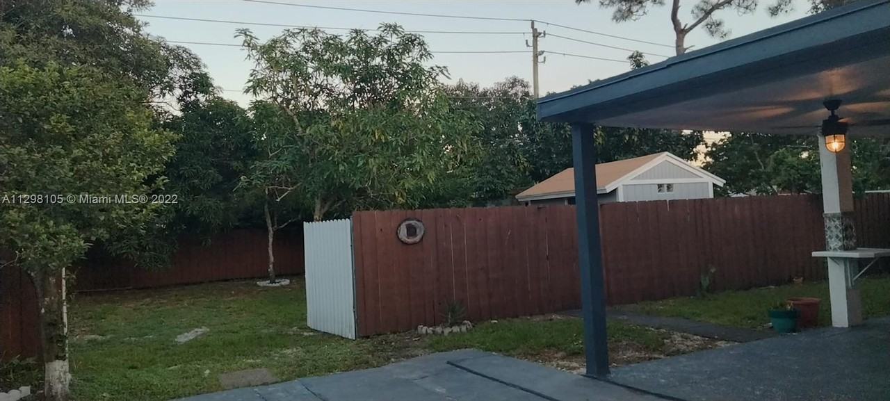 1378 Sw 26th Ave - Photo 3 of 9
