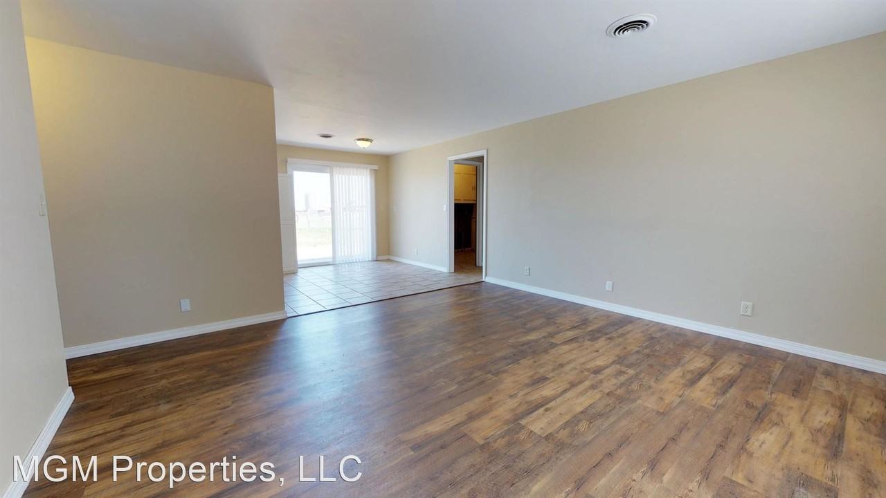 5812 Hemlock Dr - Photo 2 of 15