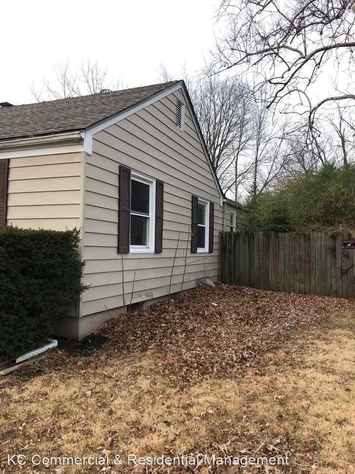 7610 E 49th St - Photo 2 of 6