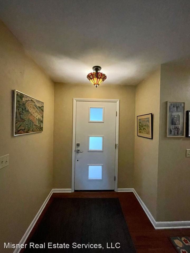 2100 Nw 21st St - Photo 2 of 27