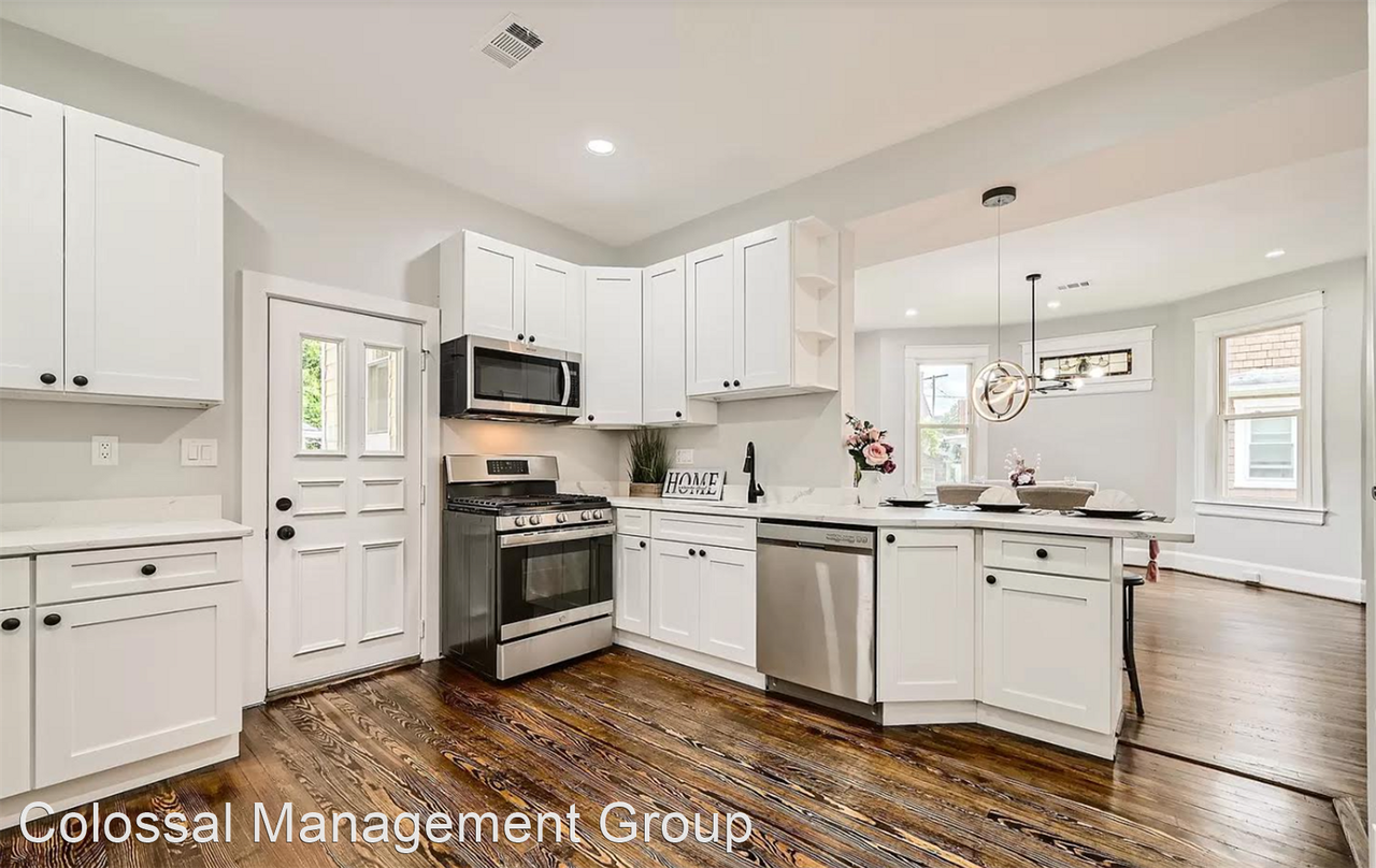 2707 Roslyn Ave - Photo 2 of 15