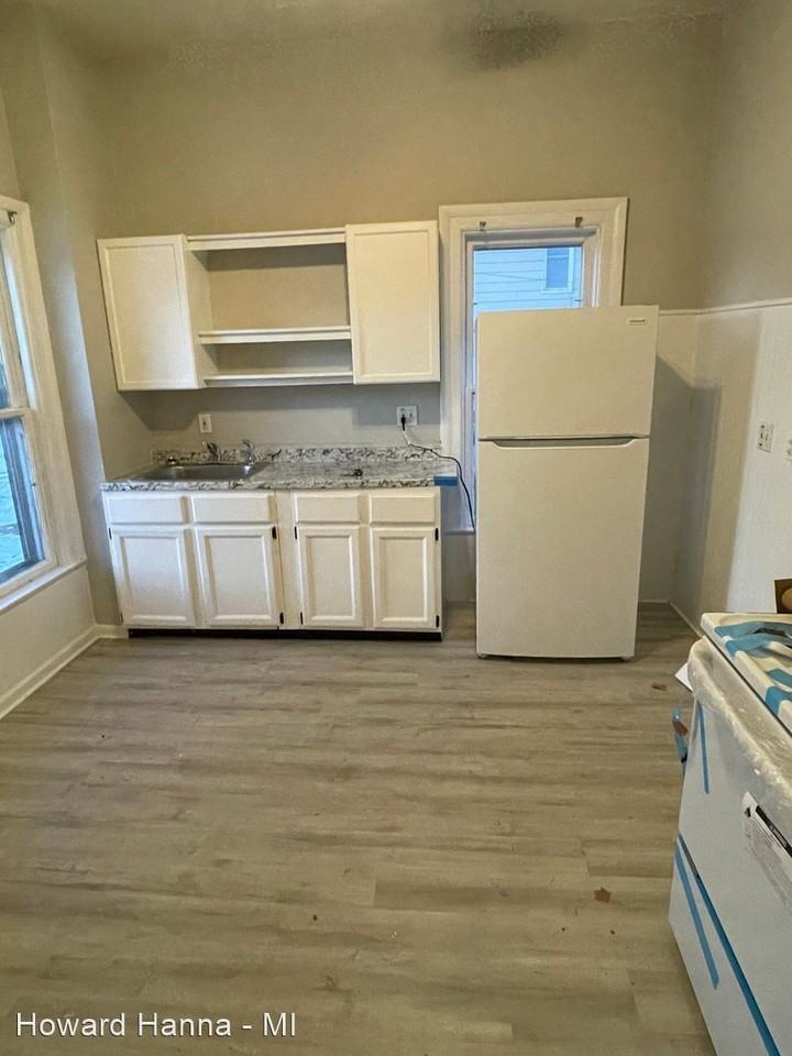 124 S. Ottawa St. - Photo 2 of 8