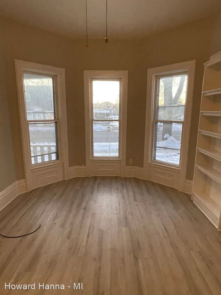 124 S. Ottawa St. - Photo 3 of 8