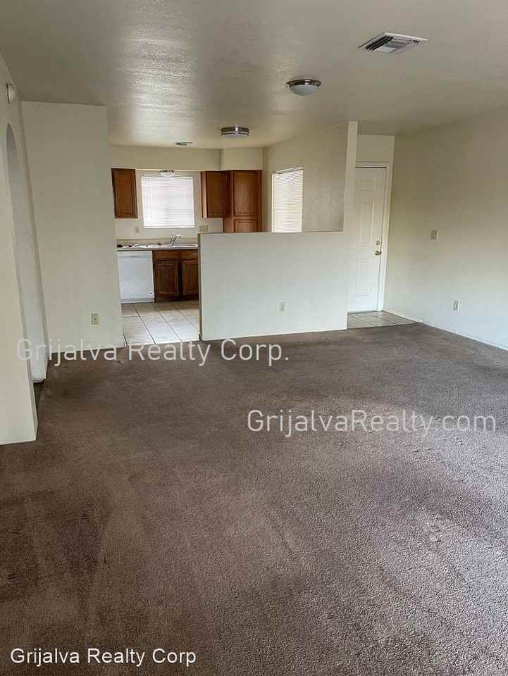 1979 N Belvedere Ave - Photo 3 of 17