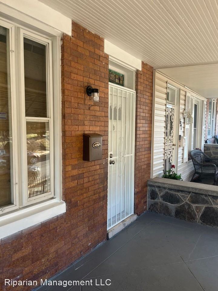 133 N Monastery Ave - Photo 3 of 29