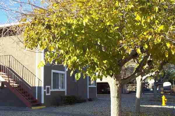 Hazelwood Villas Apartments - Photo 2 of 5