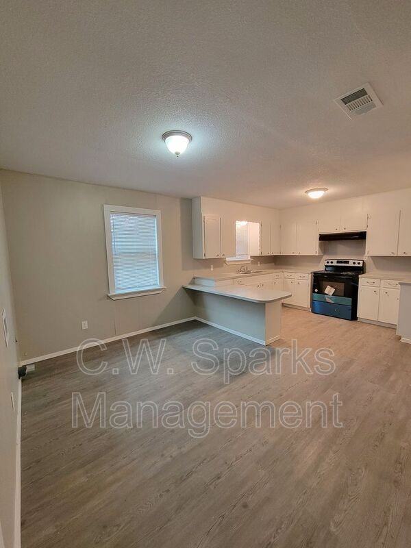 1315 E Main St - Photo 3 of 14