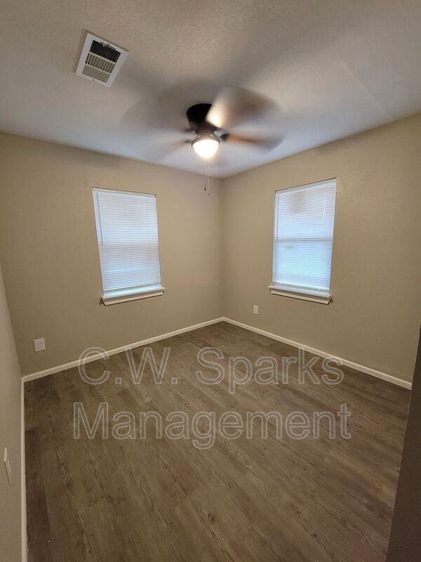 1315 E Main St - Photo 6 of 14