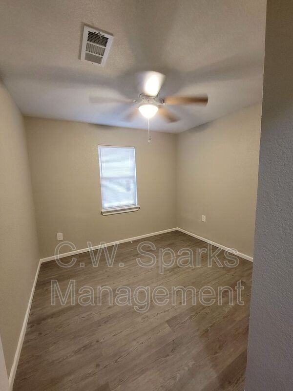 1315 E Main St - Photo 7 of 14