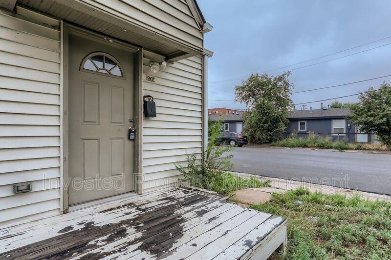 1902 Paris St - Photo 2 of 9
