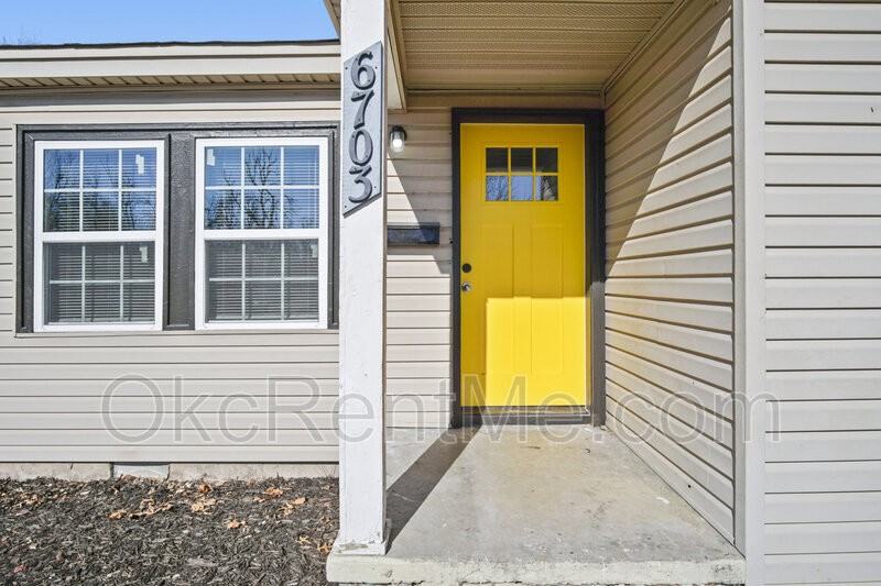 6703 Nw 25th St - Photo 3 of 24