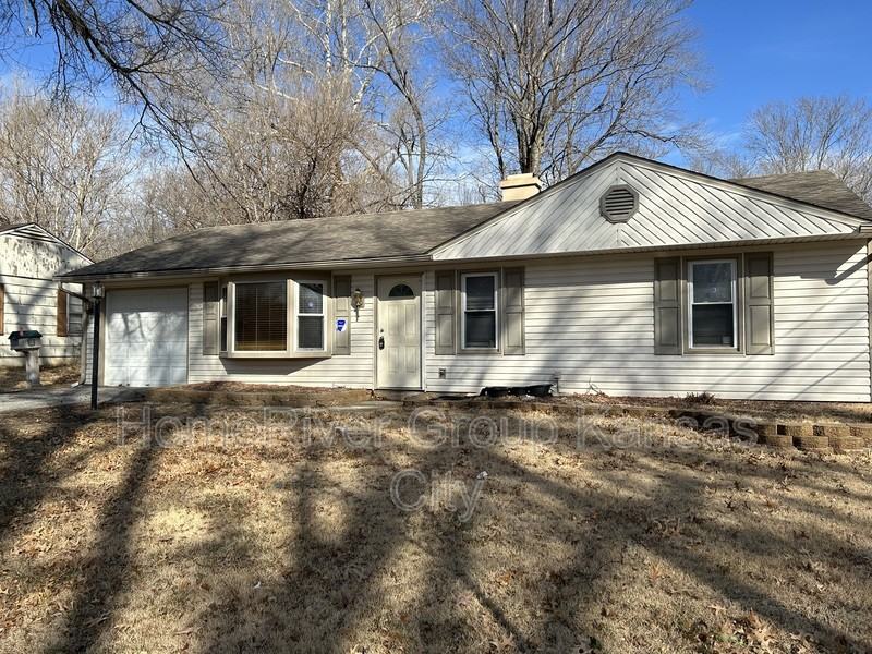 8302 E 111th Ter - Photo 2 of 12