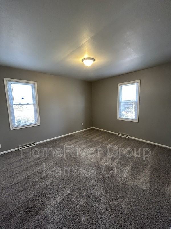 8302 E 111th Ter - Photo 3 of 12