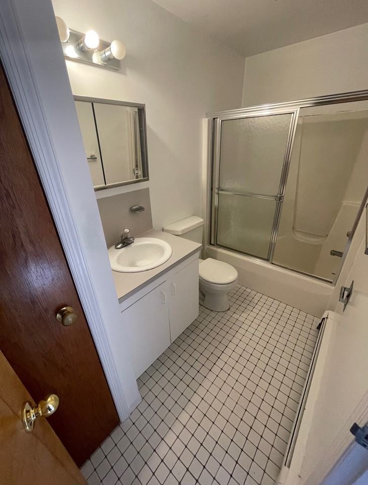 944 Union St - Photo 2 of 8