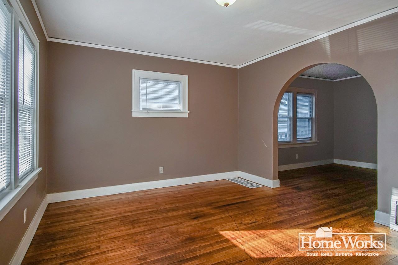 1209 N Elmer St - Photo 2 of 14