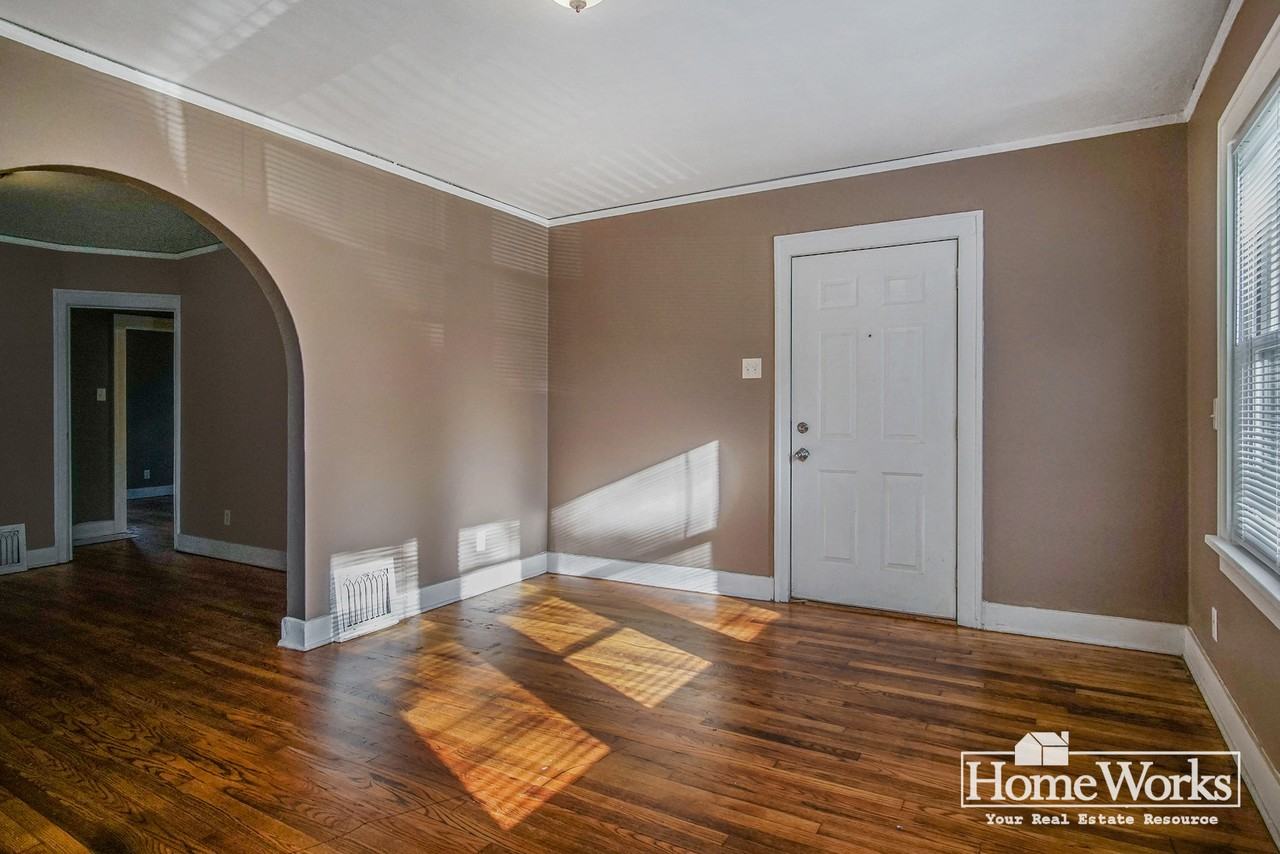 1209 N Elmer St - Photo 3 of 14