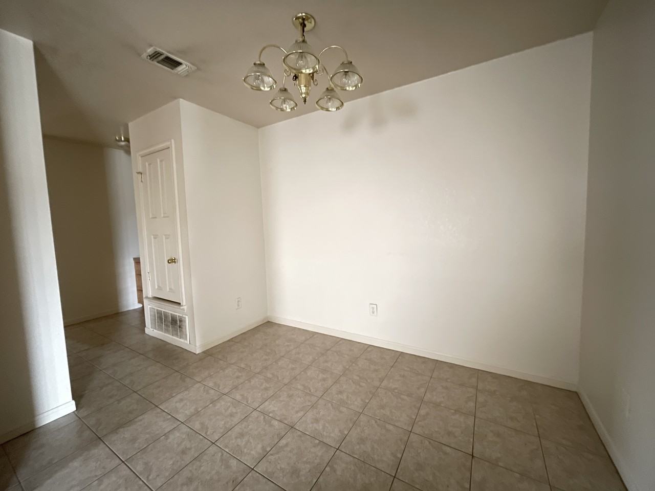 1508 Nicholas Cir - Photo 3 of 14