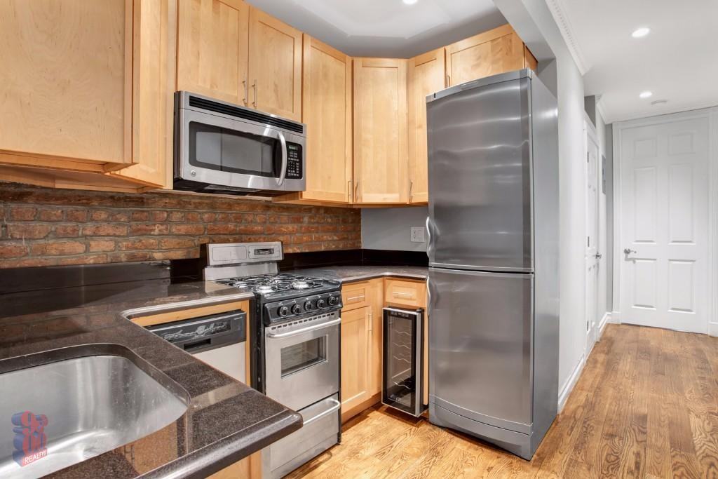 E 10th St #2 - Photo 3 of 9