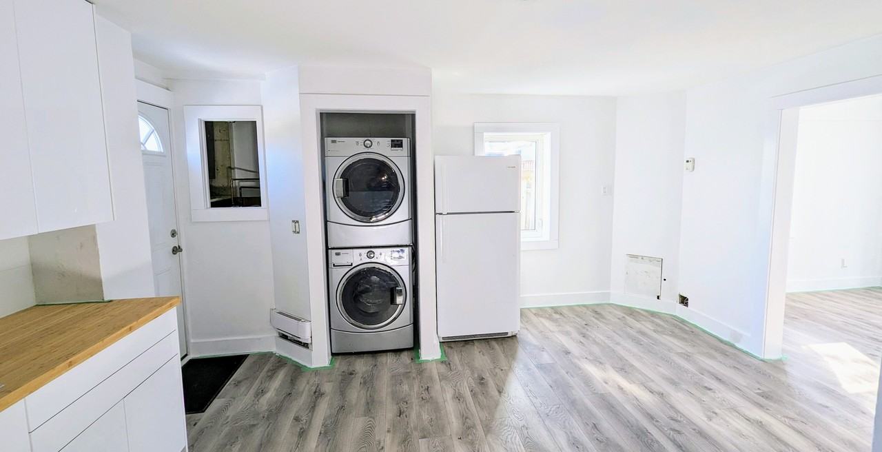 2 Bdrm Coach House - Photo 4 of 13