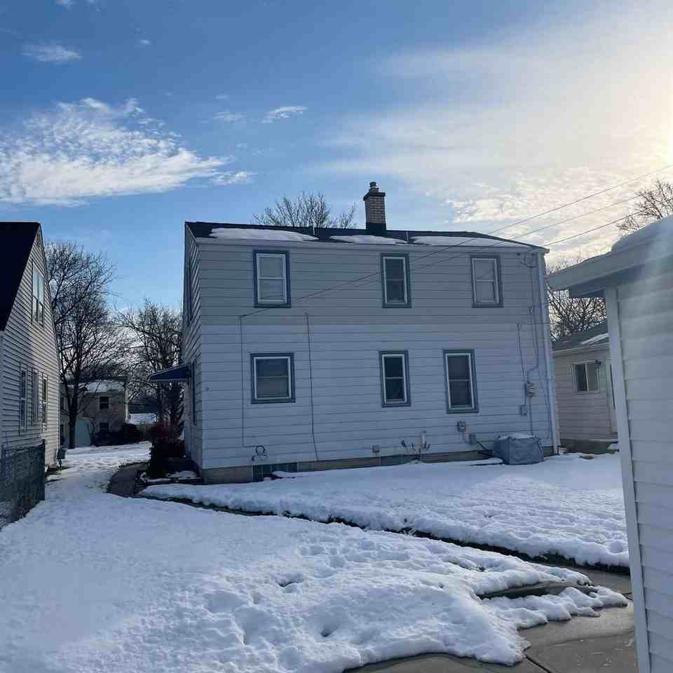 8018 W Keefe Ave - Photo 2 of 23