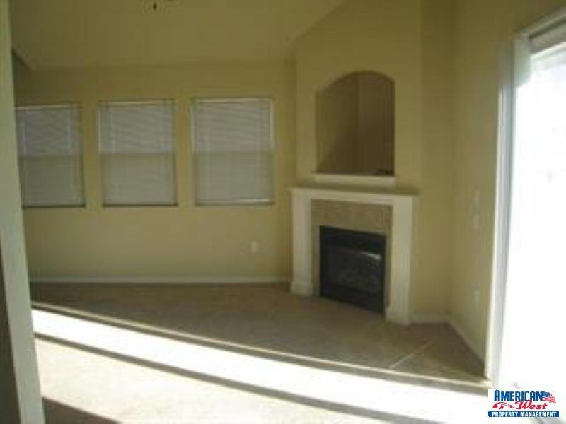 4901 Maid Jessica St - Photo 5 of 10